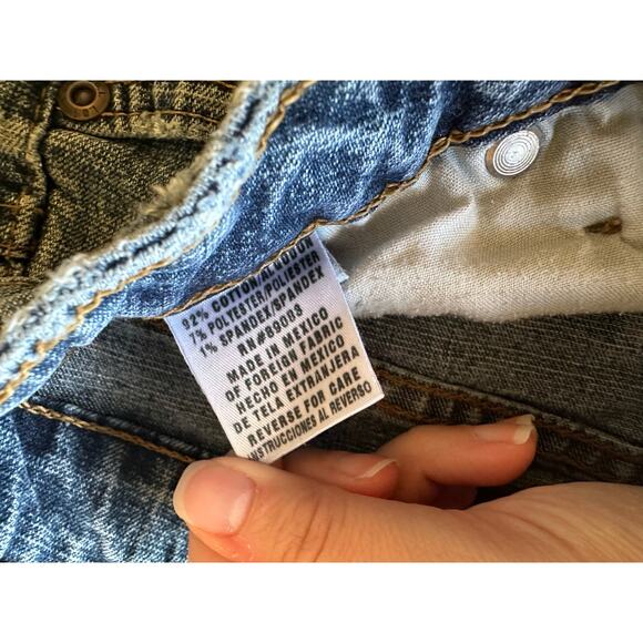 l.e.i. Vtg Low Rise Flare Jeans Size 5 - Picture 4 of 9